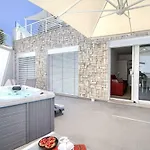 アパート Leuca Homes By Lovesud