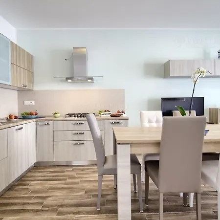 Jacuzzi Homes By Lovesud Apartman *